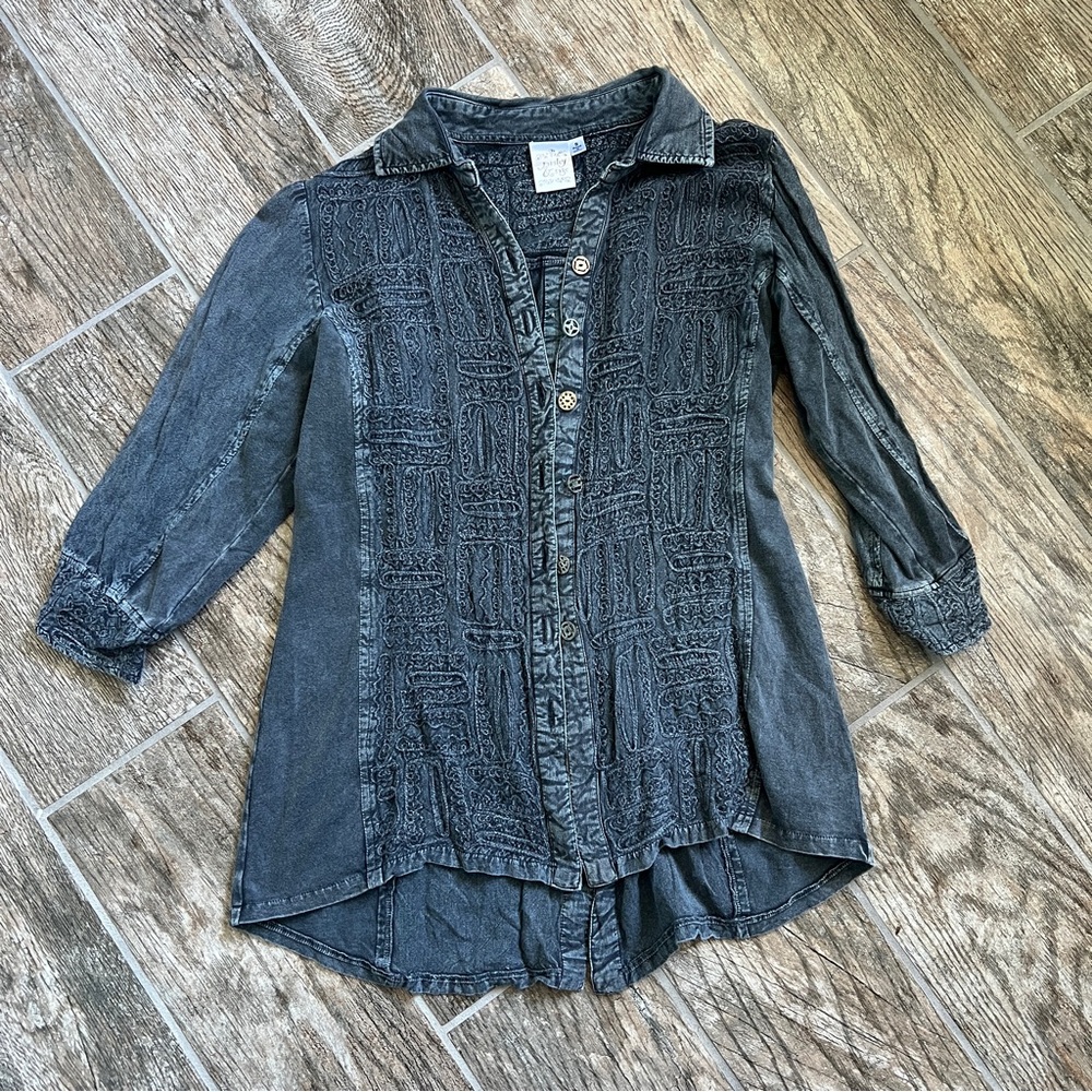 Parsley and Sage Boho Button Down Embroidered Shirt, Women’s Small. 100% Rayon.